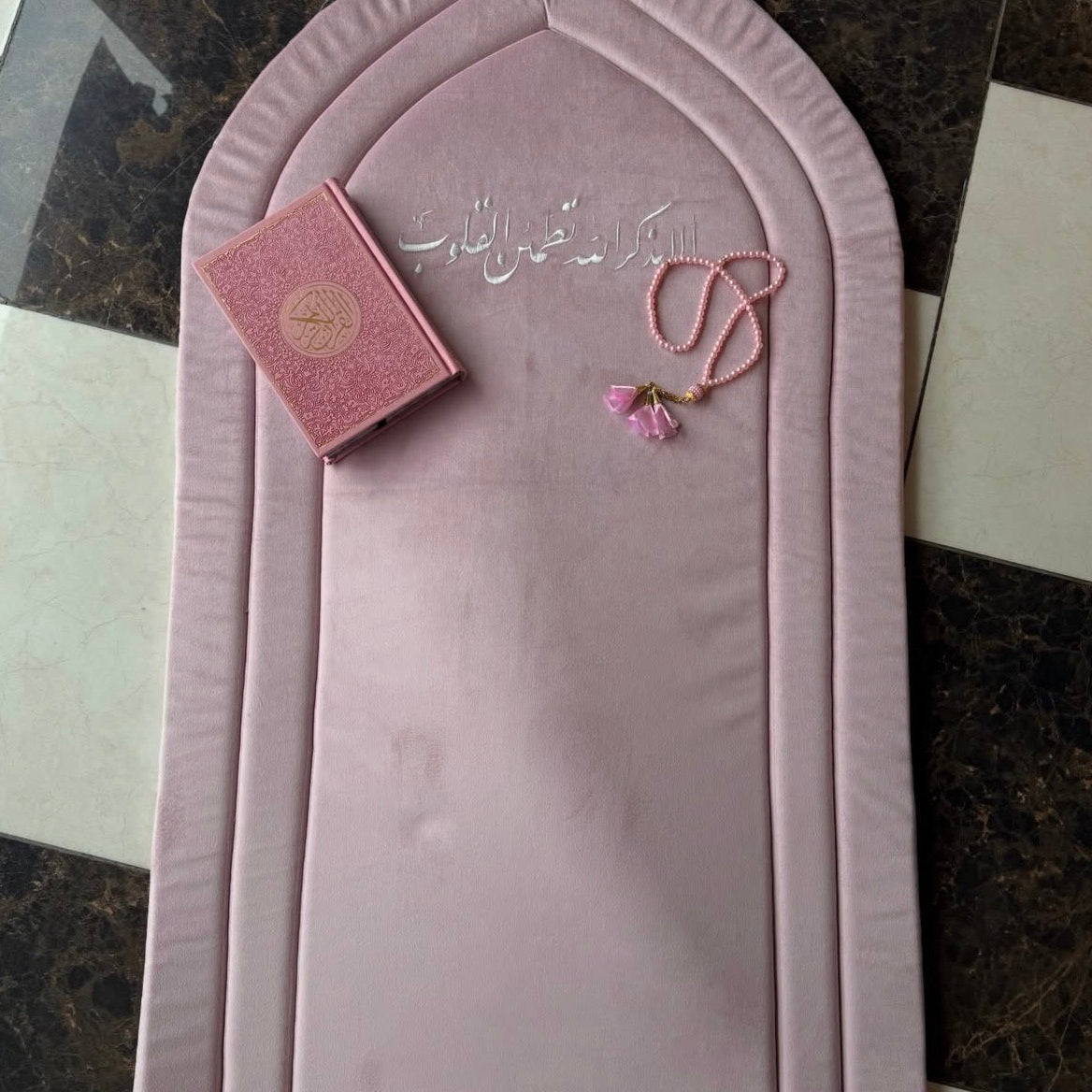 سجادة مبطنة (ألا بذكر الله) Pink