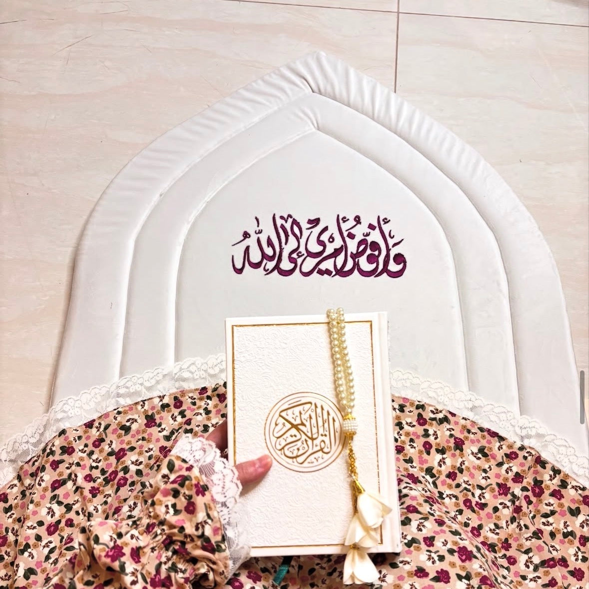 سجادة مبطنة مطروزة (و أفوض أمري) Grauna