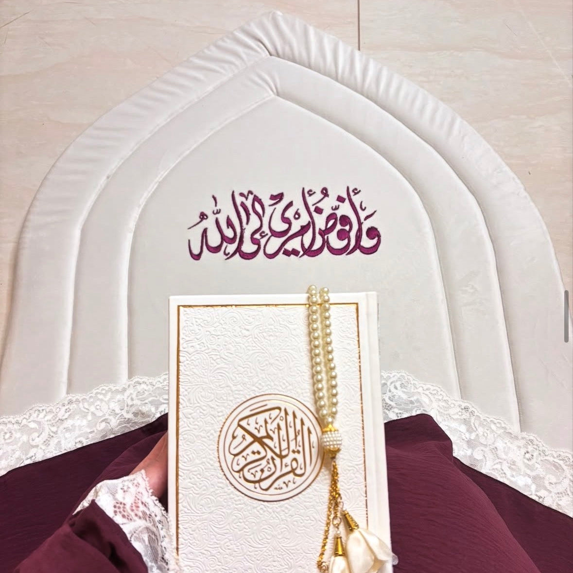 سجادة مبطنة مطروزة (و أفوض أمري) Grauna